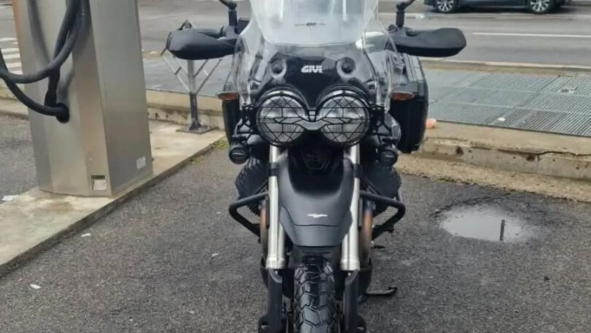 Moto Guzzi V85 TT (2021 - 23)  (2)