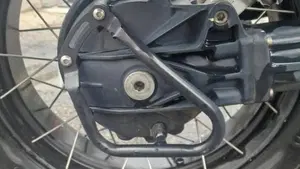 Moto Guzzi V85 TT (2021 - 23)  (6)