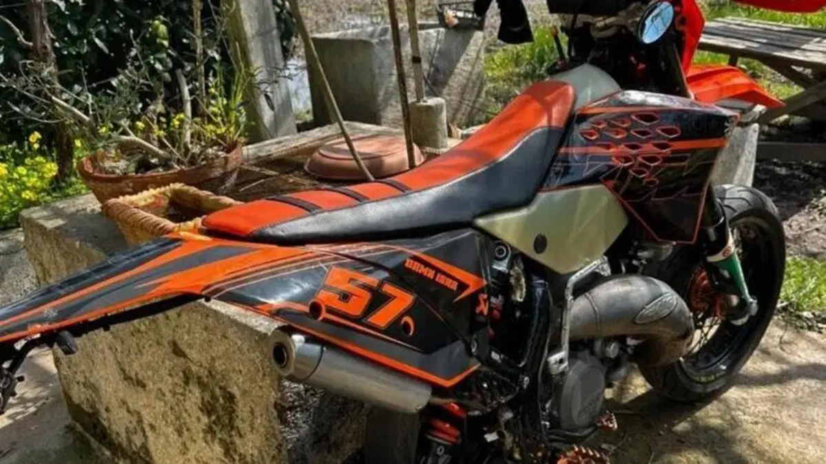 KTM 125 EXC (2010)  (2)