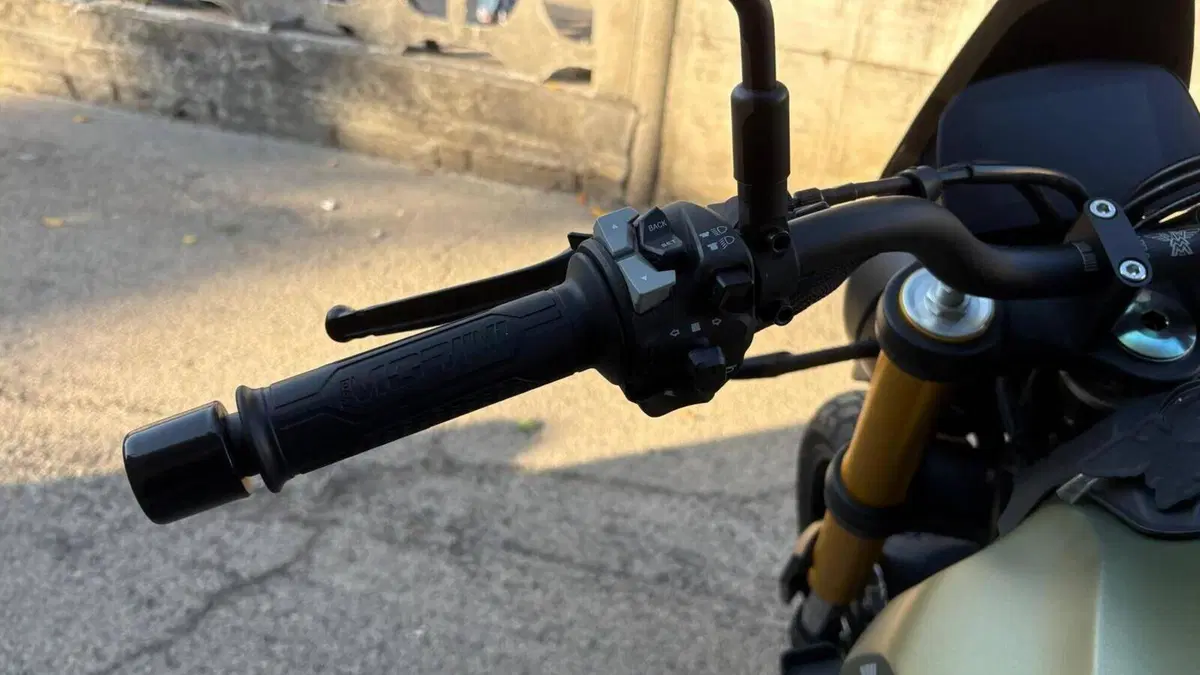 Moto Morini SEIEMMEZZO SCR (2022 - 26)  (14)