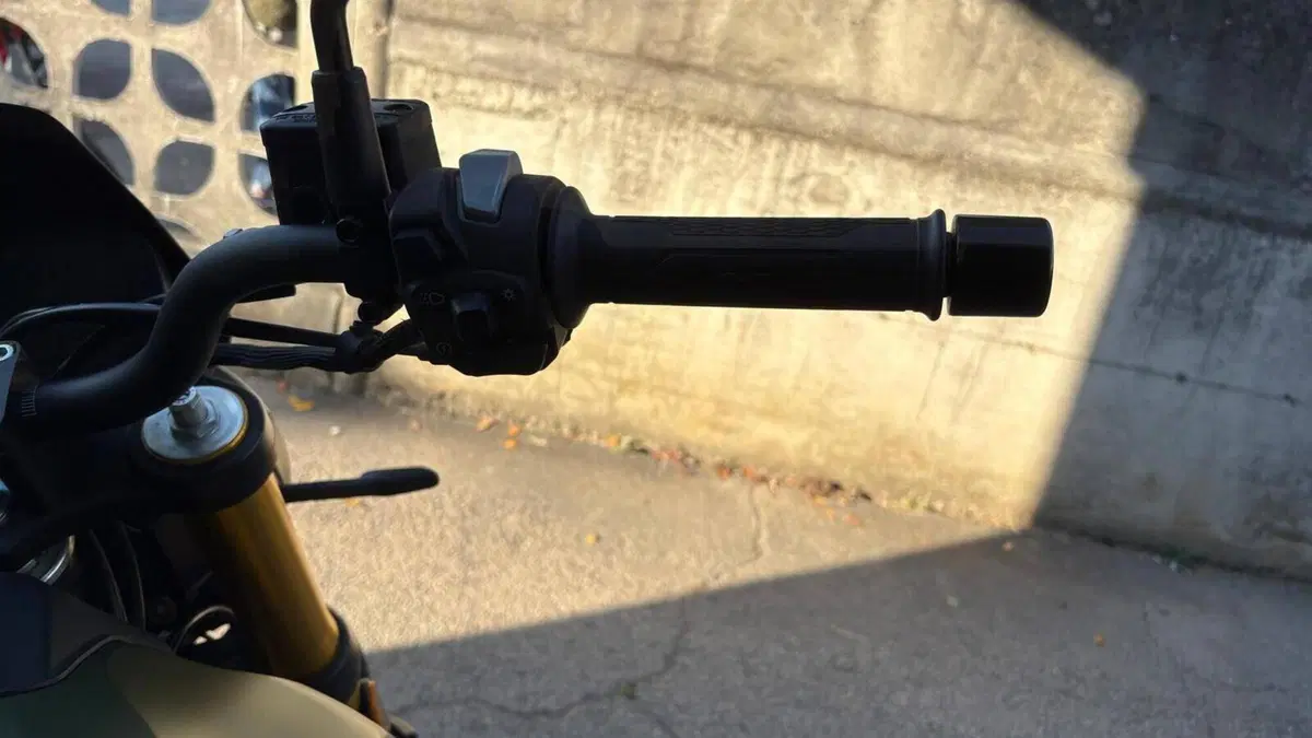 Moto Morini SEIEMMEZZO SCR (2022 - 26)  (15)