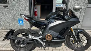 VMoto Stash (2023 - 26)  (4)