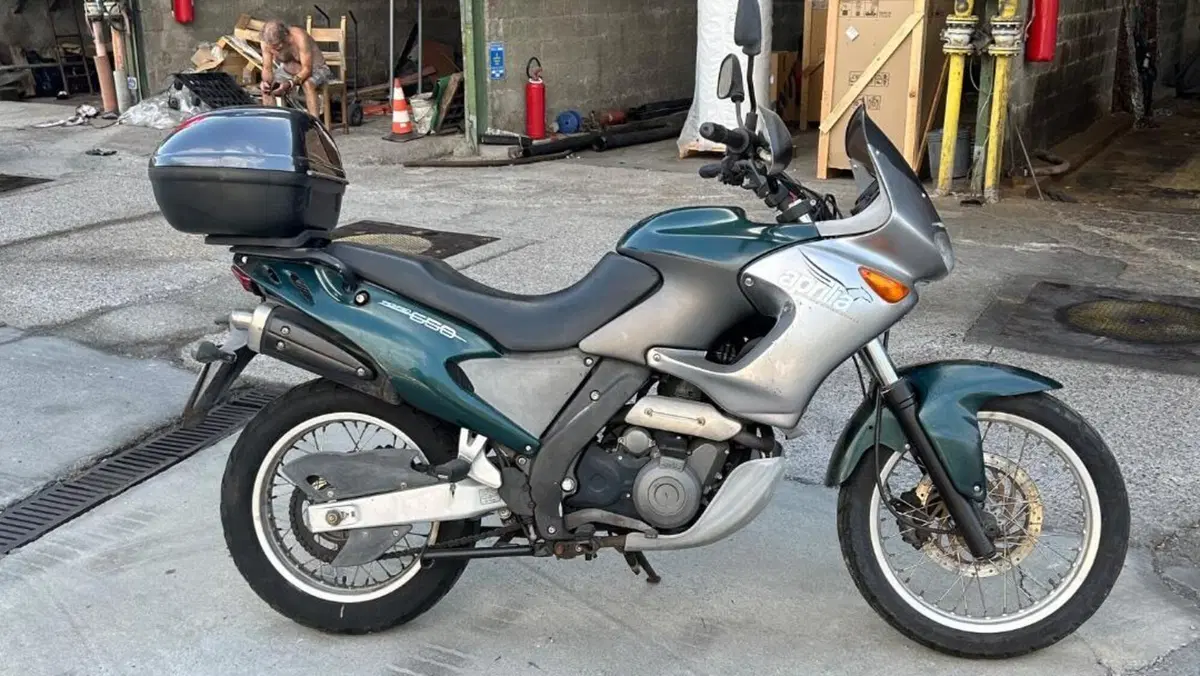 Aprilia Pegaso 650 IE (2001 - 02) 