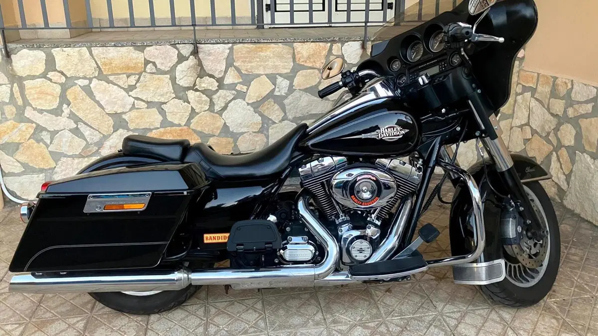 Harley-Davidson 1690 Electra Glide Classic (2010 - 12) - FLHTC  (4)