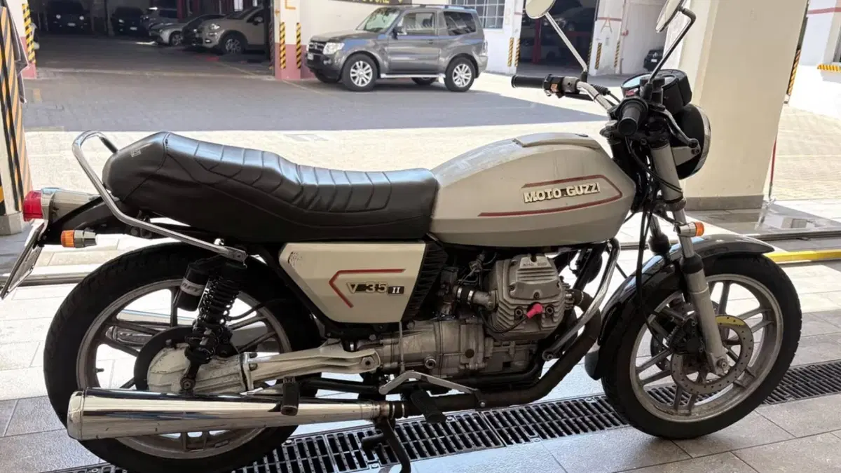 Moto Guzzi   (2)