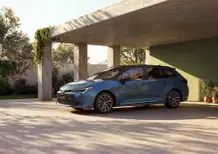 Toyota Corolla compie 60 anni: serie speciale Anniversary e gamma Touring Sports MY27 da 35.700 euro