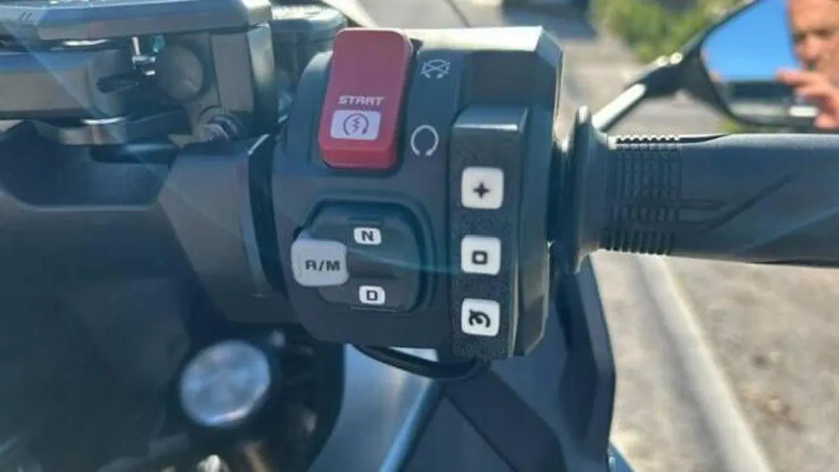 Honda Forza 750 DCT Urban (2021 - 24)  (2)