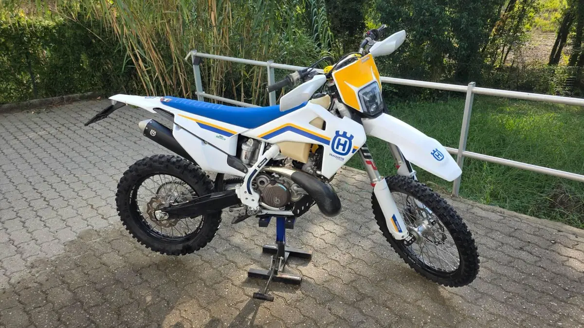Husqvarna TE 300i (2023)  (2)