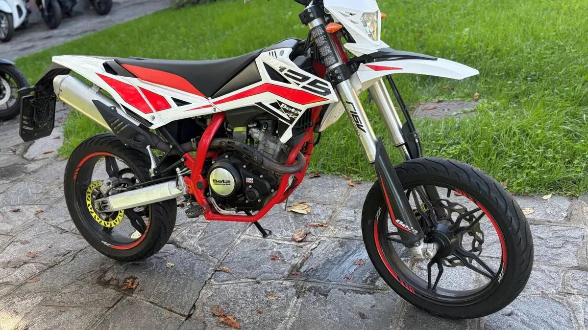 Betamotor RR 125 4T Motard LC (2018 - 20)  (2)