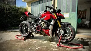 Ducati Streetfighter V4 1100 S (2021 - 22)  (2)