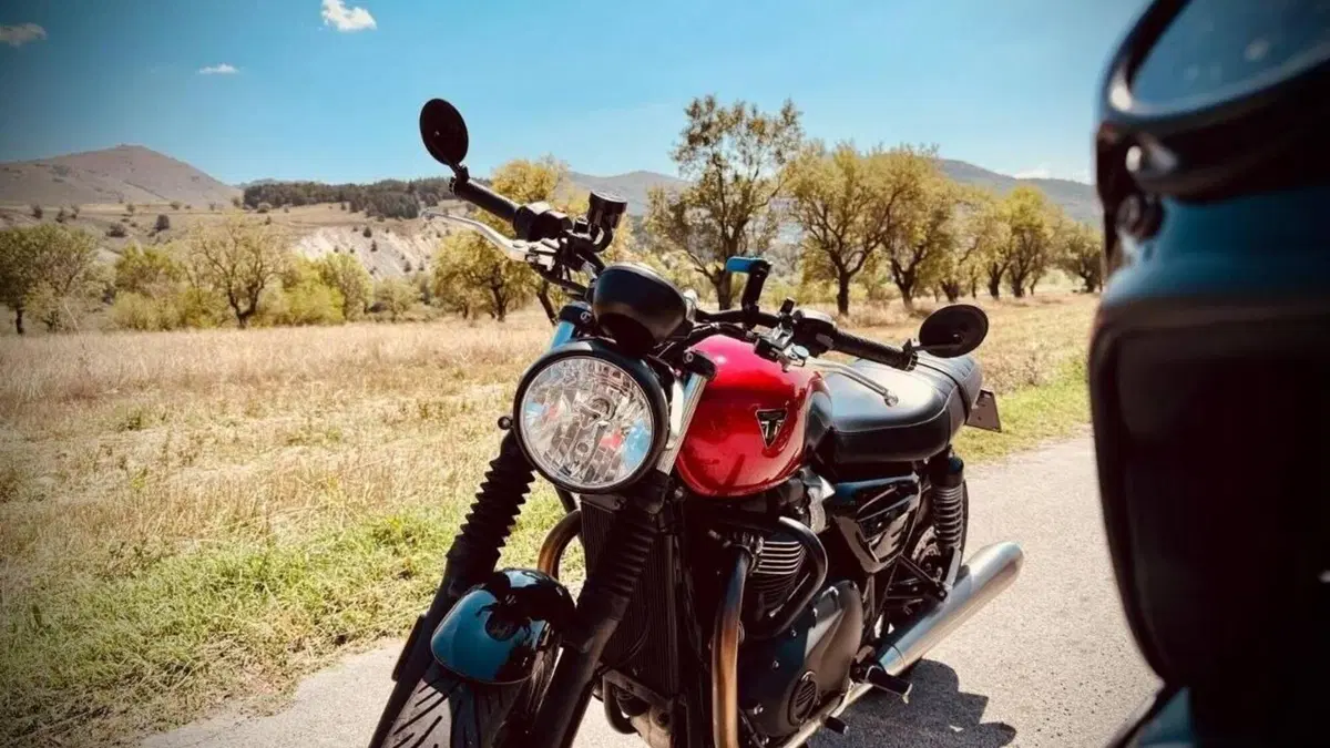 Triumph Speed Twin 900 Chrome Edition (2023)  (2)