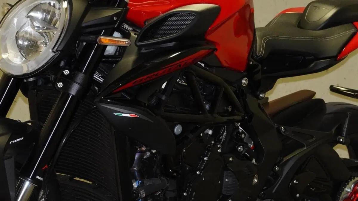 MV Agusta Brutale 800 Rosso (2021 - 23)  (6)