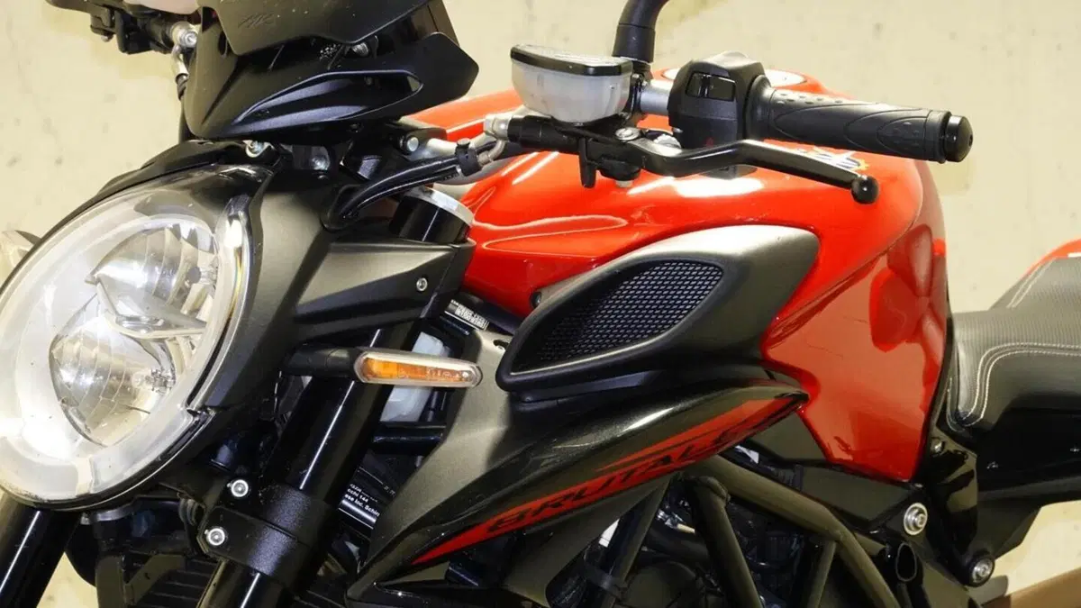 MV Agusta Brutale 800 Rosso (2021 - 23)  (8)