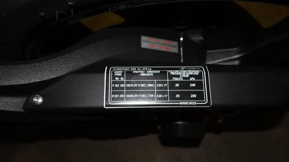 MV Agusta Brutale 800 Rosso (2021 - 23)  (11)
