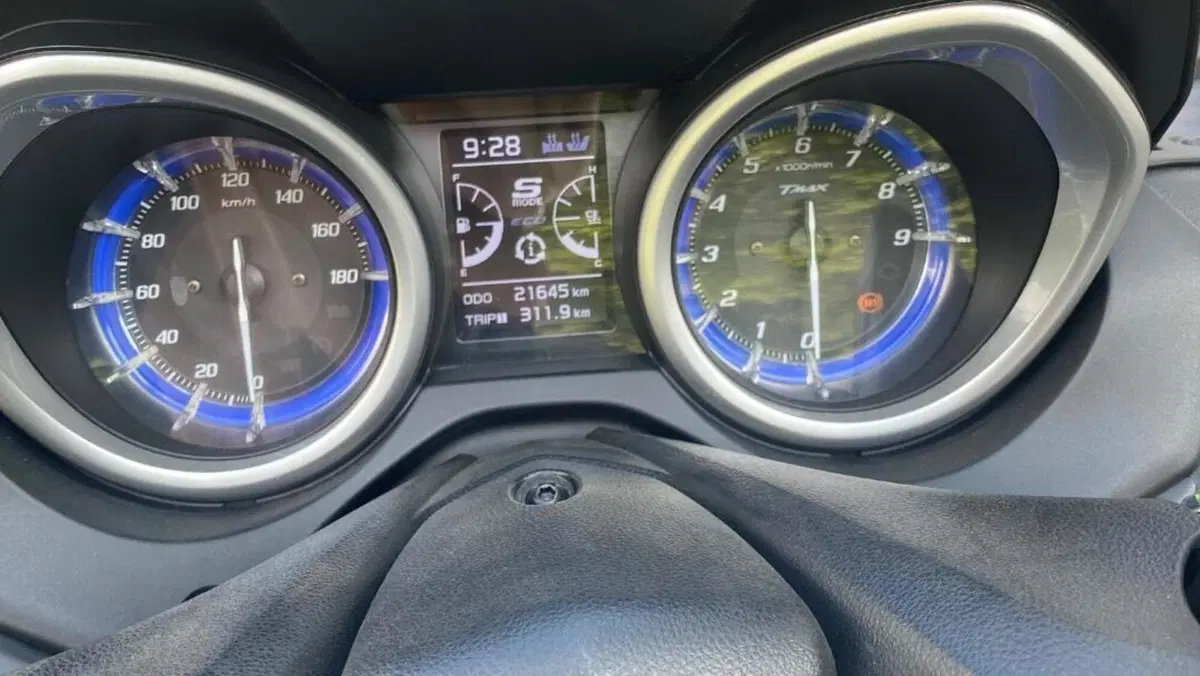 Yamaha T-Max 530 DX (2017 - 19)  (4)