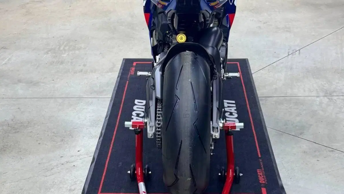 Ducati Panigale V4 Tricolore Italia (2025 - 26)  (2)