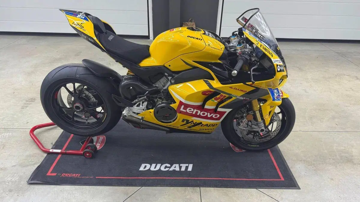 Ducati Panigale V4 Bagnaia 2023 World Champion Replica (2024) 