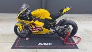 Ducati Panigale V4 Bagnaia 2023 World Champion Replica (2024)  (6)