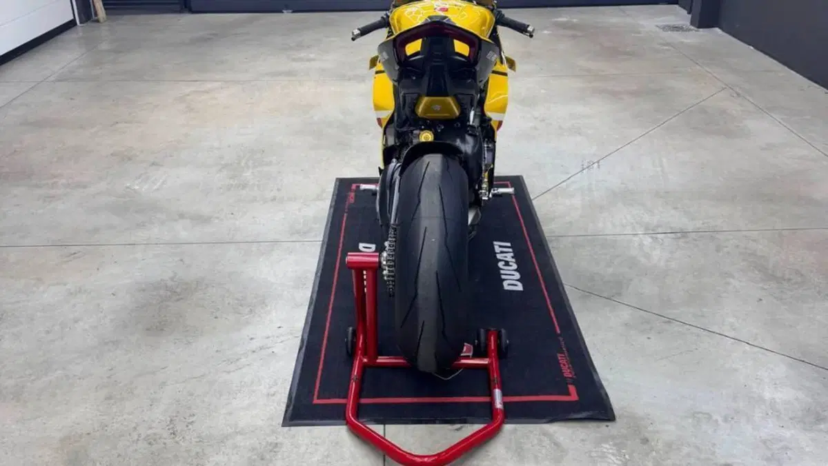 Ducati Panigale V4 Bagnaia 2023 World Champion Replica (2024)  (7)