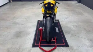 Ducati Panigale V4 Bagnaia 2023 World Champion Replica (2024)  (7)