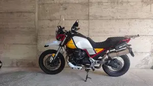 Moto Guzzi V85 TT Evocative Graphics (2019 - 20)  (2)