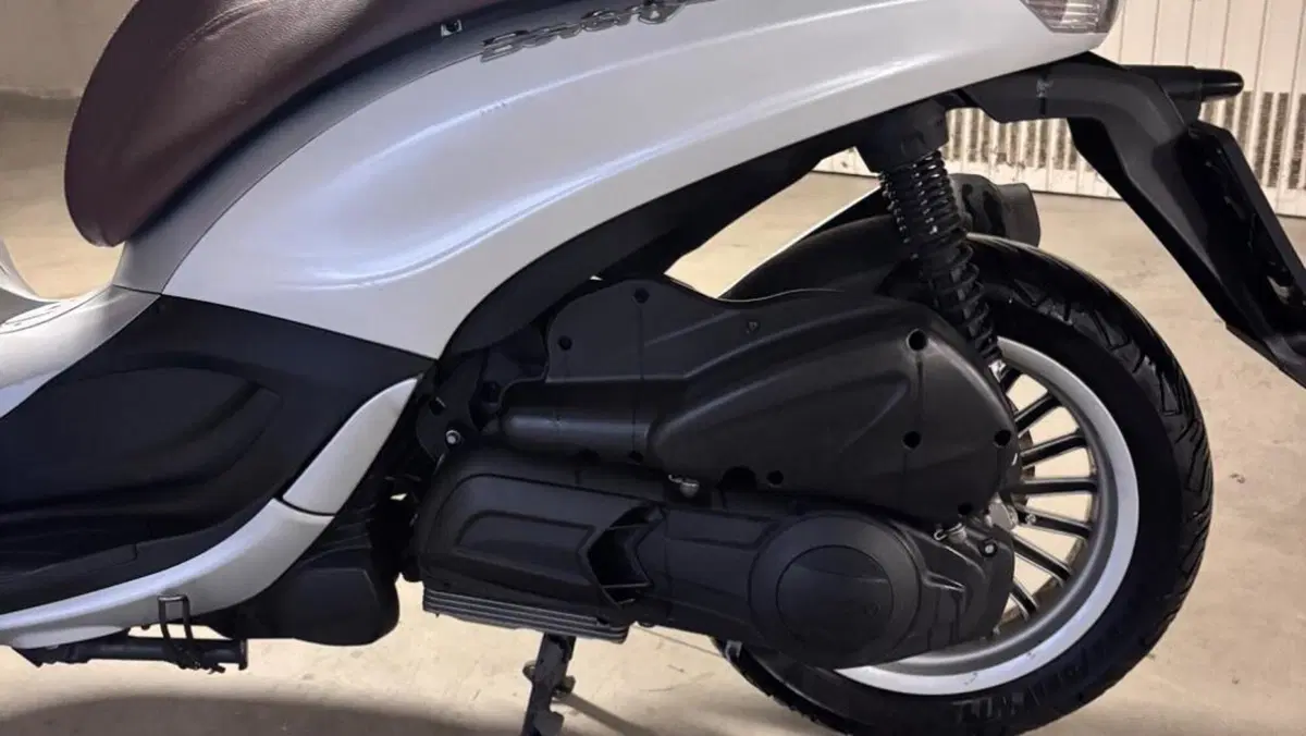 Piaggio Beverly 300 i.e. ABS-ASR (2016 - 20)  (5)
