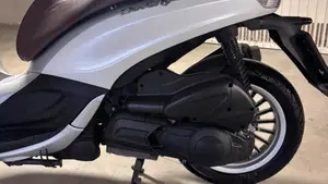Piaggio Beverly 300 i.e. ABS-ASR (2016 - 20)  (5)