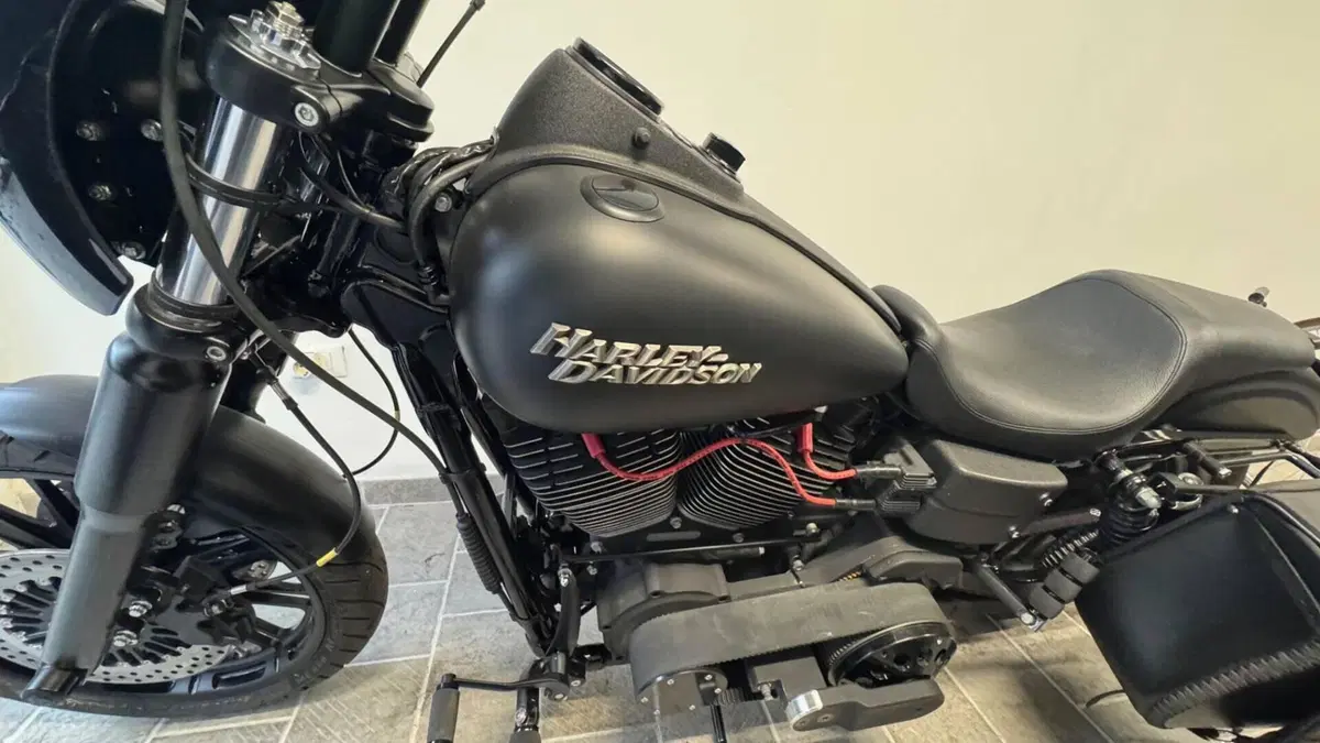 Harley-Davidson 1584 Street Bob (2008 - 15) - FXDB  (3)