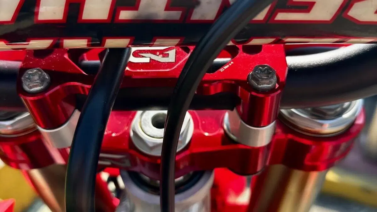 Honda CRF 450R (2023)  (9)