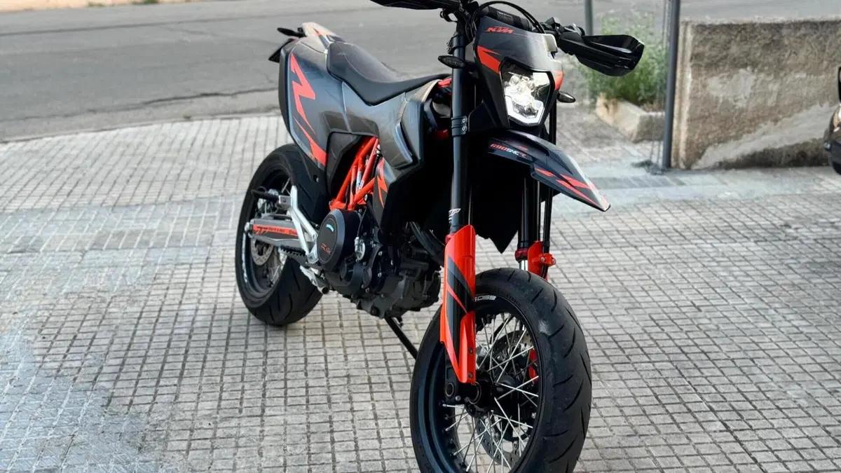 KTM 690 SMC R (2021 - 22)  (2)