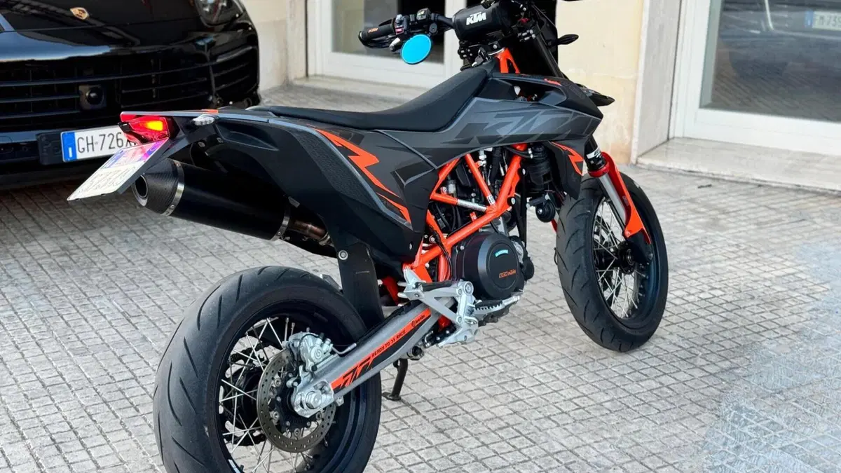 KTM 690 SMC R (2021 - 22)  (3)