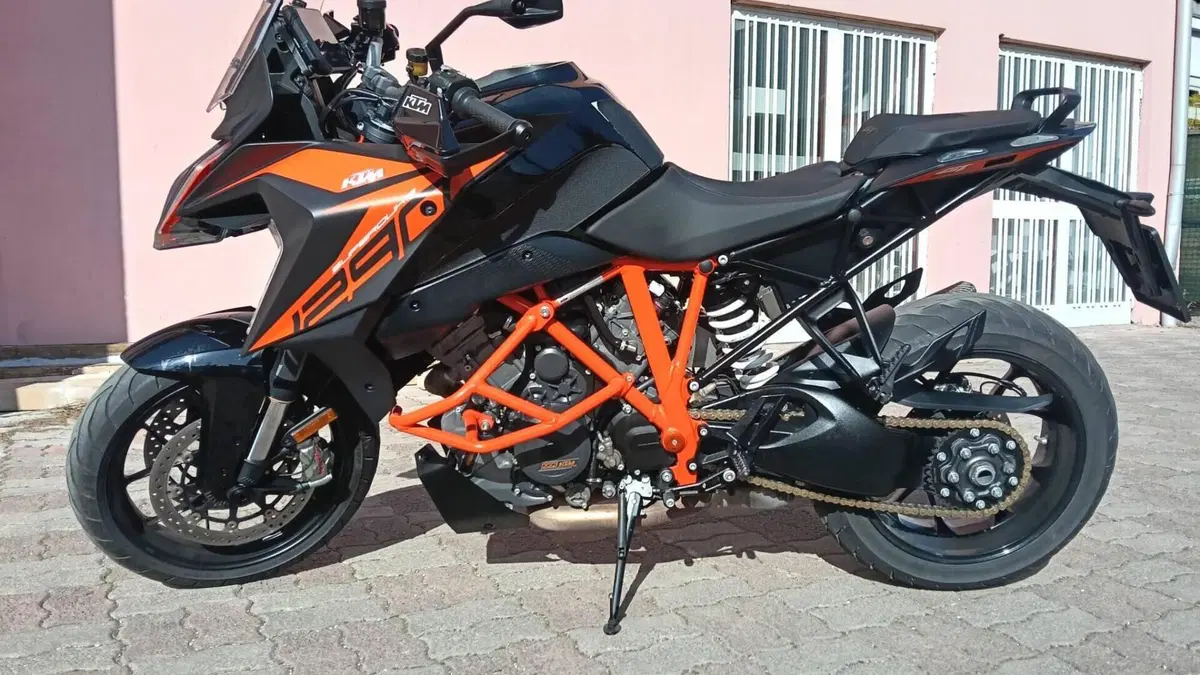 KTM 1290 Super Duke GT (2021 - 25)  (2)