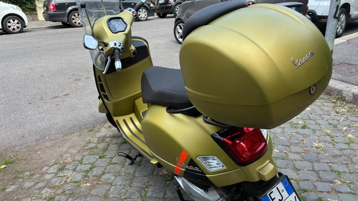 Vespa GTS 300 Super (2023 - 24)  (4)
