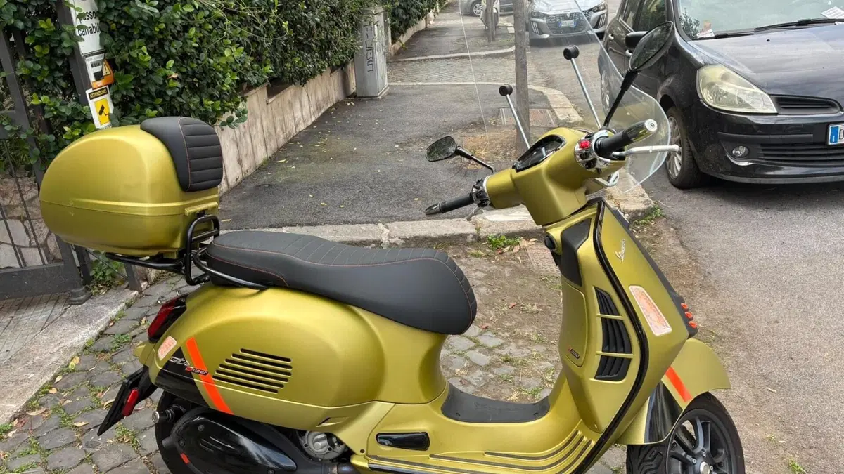Vespa GTS 300 Super (2023 - 24)  (6)