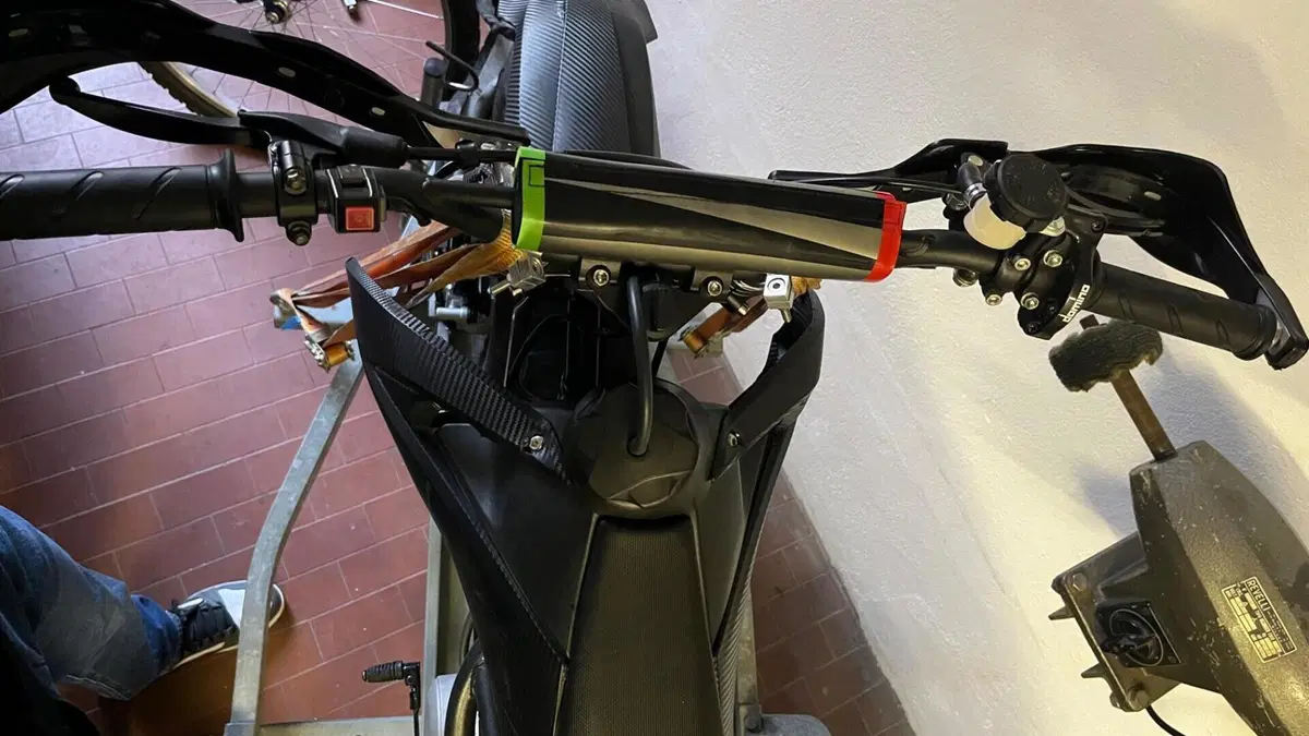 VMoto ON-R L1e (2023 - 26)  (5)
