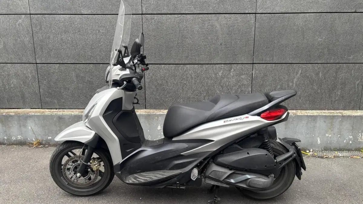 Piaggio Beverly 300 Hpe (2021)  (3)