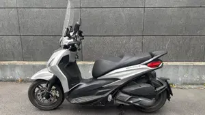 Piaggio Beverly 300 Hpe (2021)  (3)