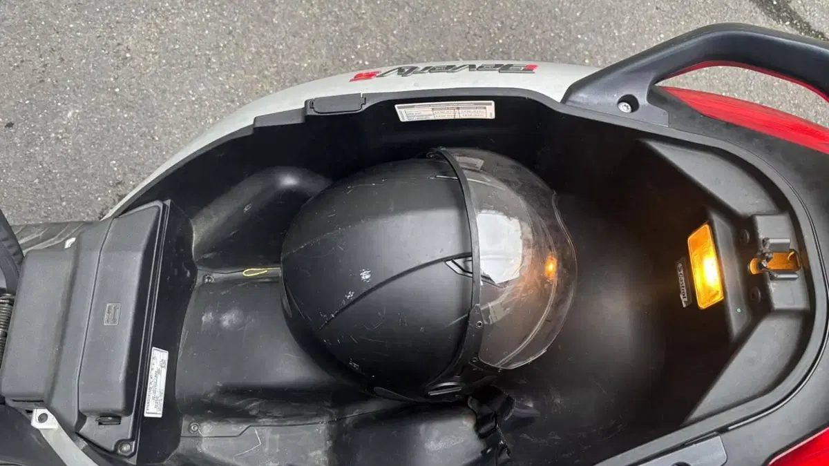Piaggio Beverly 300 Hpe (2021)  (9)
