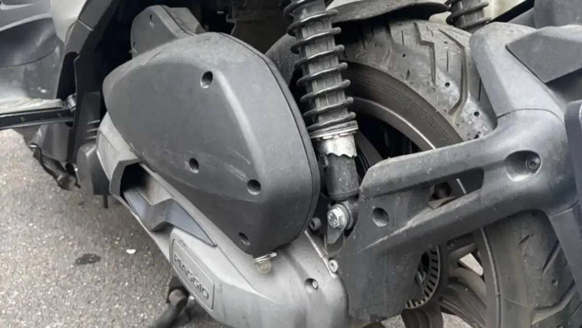 Piaggio Beverly 300 Hpe (2021)  (6)