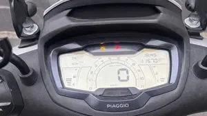 Piaggio Beverly 300 Hpe (2021)  (10)