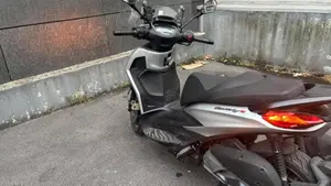 Piaggio Beverly 300 Hpe (2021)  (5)