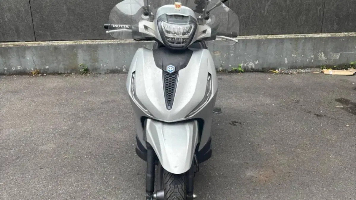 Piaggio Beverly 300 Hpe (2021)  (7)