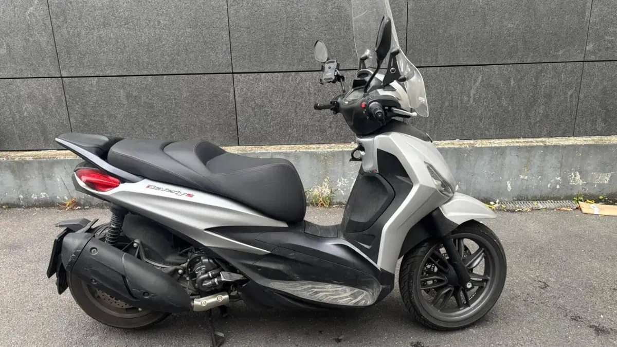 Piaggio Beverly 300 Hpe (2021)  (4)