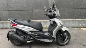 Piaggio Beverly 300 Hpe (2021)  (4)