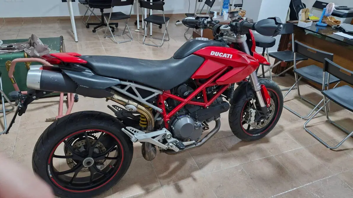 Ducati Hypermotard 1100 (2007 - 09)  (4)