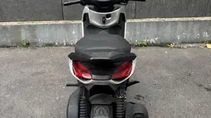 Piaggio Beverly 300 Hpe (2021)  (8)