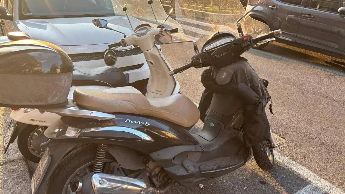 Piaggio Beverly Tourer 300  (2)