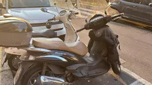 Piaggio Beverly Tourer 300  (2)
