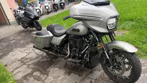 Harley-Davidson CVO Street Glide (2023)  (4)