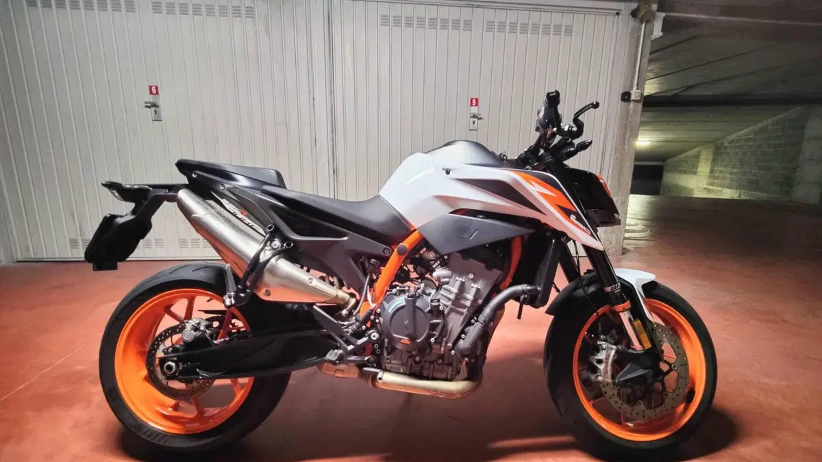 KTM 890 Duke R (2021 - 23)  (2)